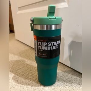 NWT Stanley Iceflow Flip Straw Tumbler 30 oz